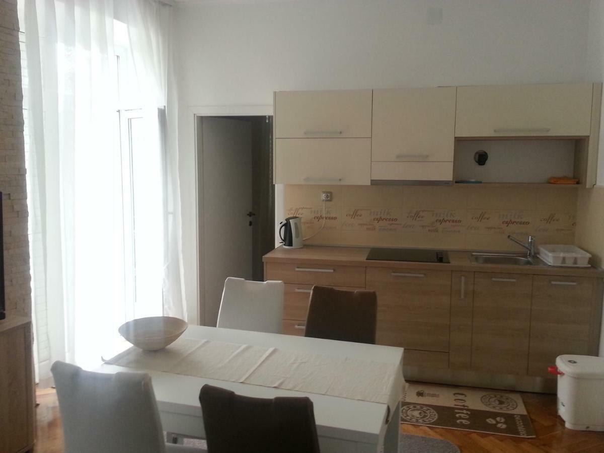 Apartment Sandra 2+2 *** Crikvenica Exterior photo